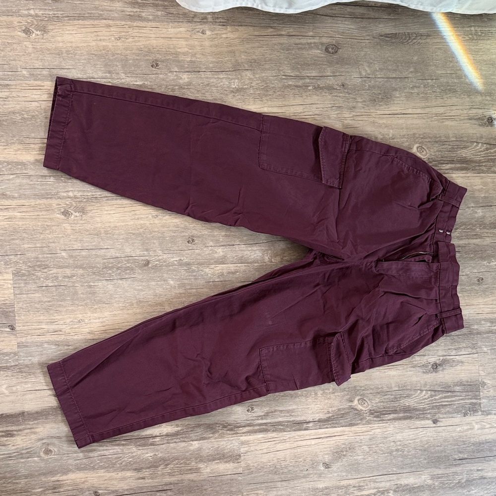 GAP women’s burgundy Cargo Pants